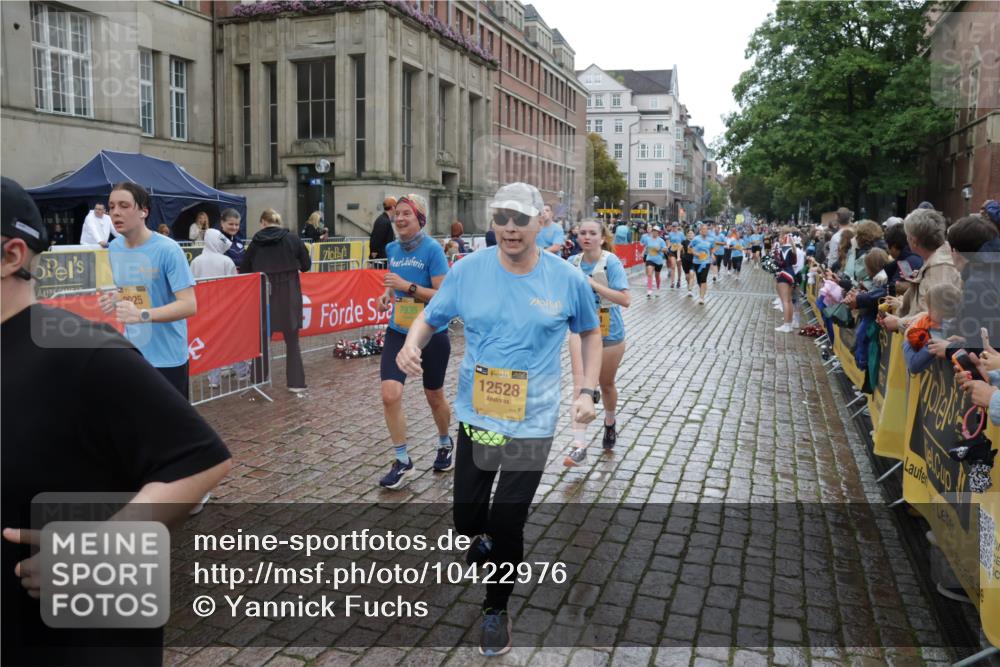 13.09.2026 - Kiel Lauf Yannick Fuchs http://msf.ph/oto/10422976 13.09.2026 10:57:58 Ziel 352, 353, 905, 1220, 1517, 1567, 1778, 2234, 3111, 3661, 4250, 4340, 4497, 4765, 5154, 5163, 5232, 6353, 6425, 8253, 8996, 8998, 9404, 10086, 10318, 12204, 12303, 12473, 12633, 12634, 55, 156, 252, 538, 675, 1070, 1392, 1528, 1748, 2081, 3007, 3445, 3548, 3575, 3667, 3933, 4686, 4754, 4997, 5112, 5375, 5458, 5594, 6697, 6715, 6805, 7255, 7935, 8081, 8548, 8903, 9486, 9925, 10692, 10908, 11345, 11379, 11554, 11762, 11775, 12528, 721, 819, 833, 987, 1253 meine-sportfotos.de