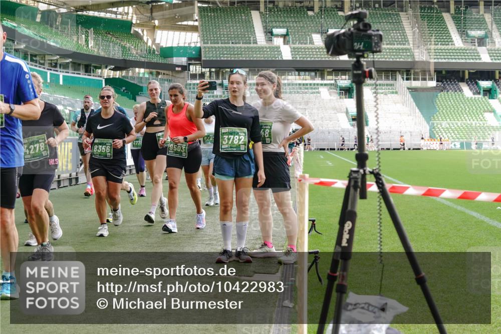 13.09.2026 - 21. swb-Marathon Bremen Michael Burmester http://msf.ph/oto/10422983 13.09.2026 13:23:08 Laufen im Stadion 128, 137, 160, 182, 211, 324, 343, 351, 434, 533, 571, 609, 708, 721, 851, 892, 1157, 1178, 1259, 1331, 1344, 1417, 1597, 1598, 1657, 1669, 1691, 1729, 1746, 1788, 1883, 2213, 2286, 2290, 2433, 2445, 2475, 2495, 2503, 2504, 2526, 2619, 2632, 2652, 2660, 2685, 2711, 2768, 2936, 2964, 2968, 3252, 3282, 3288, 3289, 3292, 3347, 3351, 3364, 3395, 3423, 3447, 3505, 3530, 3559, 3682, 3727, 3770, 3784, 3819, 4020, 4054, 4231, 4406, 4407, 4431, 4466, 4467, 4584, 1506 meine-sportfotos.de