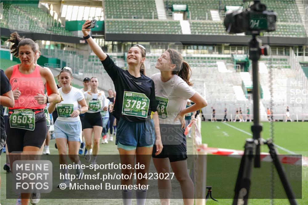 13.09.2026 - 21. swb-Marathon Bremen Michael Burmester http://msf.ph/oto/10423027 13.09.2026 13:23:09 Laufen im Stadion 128, 137, 160, 182, 211, 324, 343, 351, 434, 533, 571, 609, 708, 721, 743, 851, 892, 1157, 1178, 1259, 1331, 1344, 1417, 1597, 1598, 1657, 1669, 1691, 1729, 1746, 1788, 1883, 2213, 2286, 2290, 2433, 2445, 2475, 2495, 2503, 2504, 2526, 2619, 2632, 2652, 2660, 2685, 2711, 2768, 2936, 2964, 2968, 3252, 3282, 3288, 3289, 3292, 3347, 3351, 3364, 3395, 3423, 3447, 3505, 3530, 3559, 3682, 3727, 3770, 3784, 3819, 4020, 4054, 4231, 4406, 4407, 4431, 4466, 4467, 4584, 1506 meine-sportfotos.de
