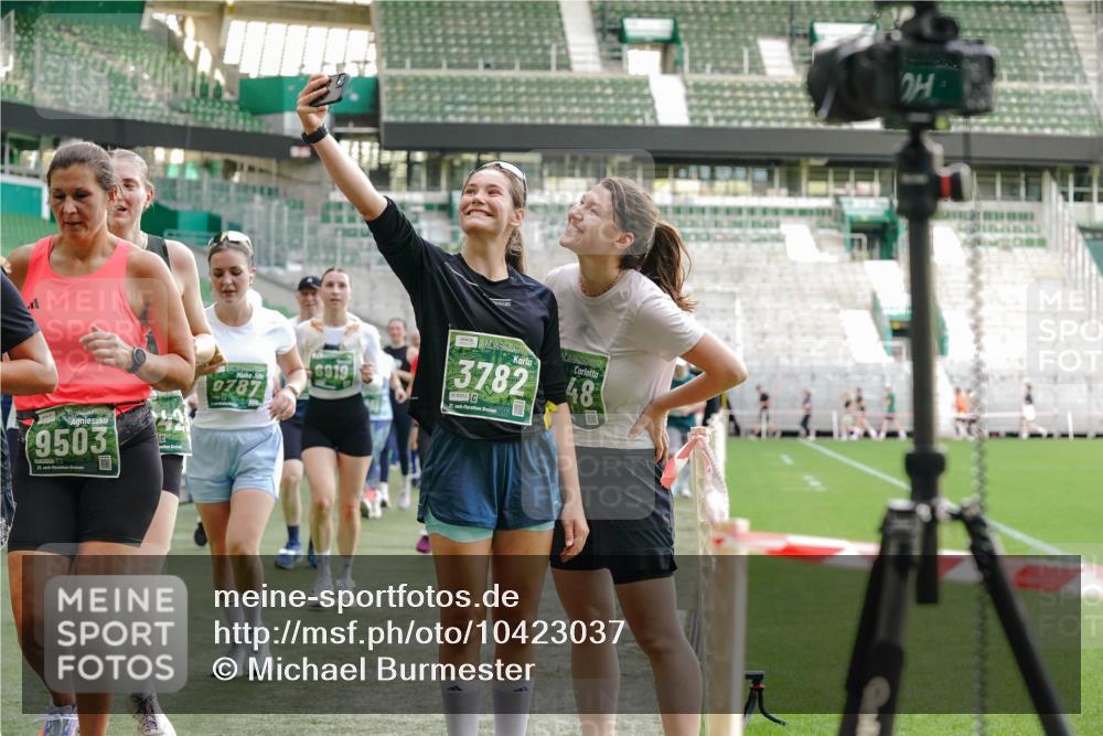 13.09.2026 - 21. swb-Marathon Bremen Michael Burmester http://msf.ph/oto/10423037 13.09.2026 13:23:09 Laufen im Stadion 128, 137, 160, 182, 211, 324, 343, 351, 434, 533, 571, 609, 708, 721, 743, 851, 892, 1157, 1178, 1259, 1331, 1344, 1417, 1597, 1598, 1657, 1669, 1691, 1729, 1746, 1788, 1883, 2213, 2286, 2290, 2433, 2445, 2475, 2495, 2503, 2504, 2526, 2619, 2632, 2652, 2660, 2685, 2711, 2768, 2936, 2964, 2968, 3252, 3282, 3288, 3289, 3292, 3347, 3351, 3364, 3395, 3423, 3447, 3505, 3530, 3559, 3682, 3727, 3770, 3784, 3819, 4020, 4054, 4231, 4406, 4407, 4431, 4466, 4467, 4584, 1506 meine-sportfotos.de
