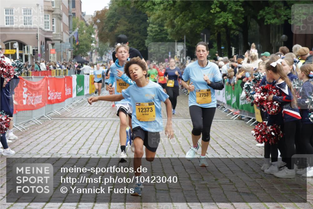 13.09.2026 - Kiel Lauf Yannick Fuchs http://msf.ph/oto/10423040 13.09.2026 09:44:11 Ziel 537, 793, 2031, 4092, 4283, 6550, 7753, 8300, 11653, 11655, 12098, 12373, 12437, 654, 1833, 4522, 5026, 5171, 5857, 5964, 7510, 7948, 9323, 9814, 9934, 10460, 10641, 10931, 12164, 12376, 801, 958, 1053, 1849, 1866, 2045, 2212, 2437, 2868, 3688, 4098, 4573, 6892, 7121, 7430, 7744, 12318, 40, 1049, 1833, 1857, 4171, 7773, 7905, 8770, 8834, 10300, 10460, 11246, 12101, 12164, 12575 meine-sportfotos.de