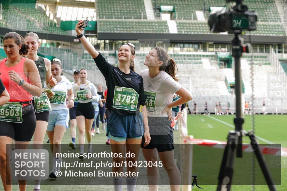 13.09.2026 - 21. swb-Marathon Bremen Michael Burmester http://msf.ph/oto/10423045 13.09.2026 13:23:09 Laufen im Stadion 128, 137, 160, 182, 211, 324, 343, 351, 434, 533, 571, 609, 708, 721, 743, 851, 892, 1157, 1178, 1259, 1331, 1344, 1417, 1597, 1598, 1657, 1669, 1691, 1729, 1746, 1788, 1883, 2213, 2286, 2290, 2433, 2445, 2475, 2495, 2503, 2504, 2526, 2619, 2632, 2652, 2660, 2685, 2711, 2768, 2936, 2964, 2968, 3252, 3282, 3288, 3289, 3292, 3347, 3351, 3364, 3395, 3423, 3447, 3505, 3530, 3559, 3682, 3727, 3770, 3784, 3819, 4020, 4054, 4231, 4406, 4407, 4431, 4466, 4467, 4584, 1506 meine-sportfotos.de