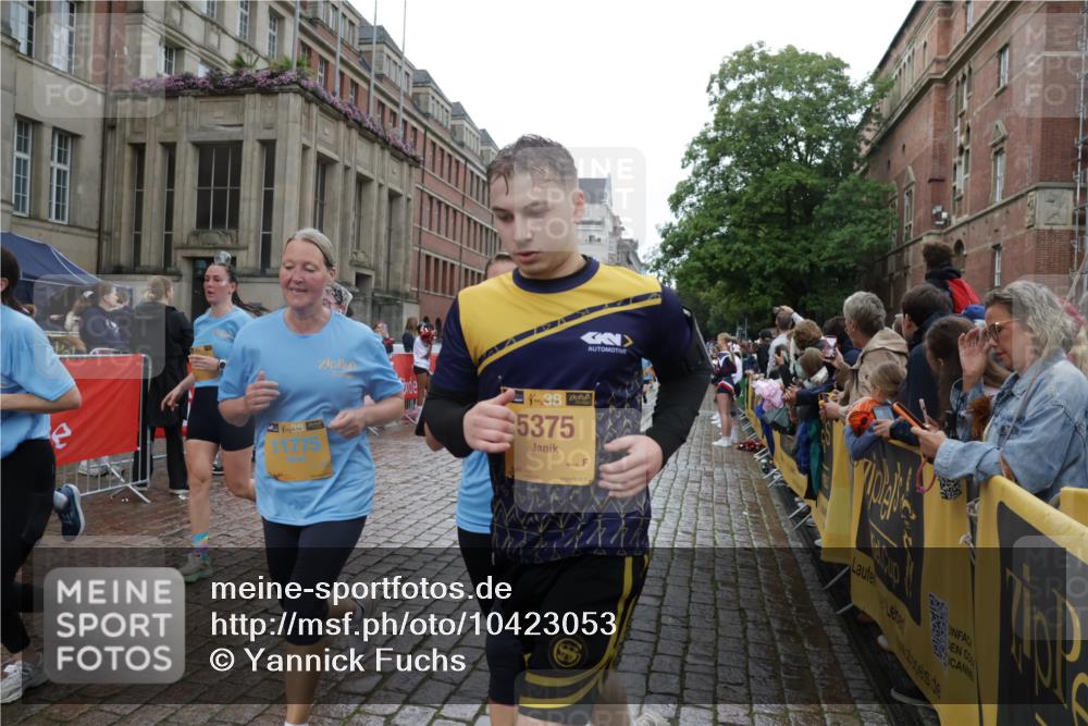 13.09.2026 - Kiel Lauf Yannick Fuchs http://msf.ph/oto/10423053 13.09.2026 10:58:07 Ziel 721, 833, 905, 987, 1220, 1351, 1778, 3325, 3326, 4340, 4592, 5154, 5163, 5232, 5540, 5958, 6345, 6353, 6982, 7412, 8253, 8470, 9309, 10086, 10318, 10765, 10785, 11238, 11613, 12204, 12633, 12634, 12840, 156, 252, 352, 353, 538, 675, 1070, 1517, 1528, 1567, 2081, 2234, 3111, 3548, 3575, 3661, 3667, 3933, 4250, 4497, 4686, 4754, 4765, 4997, 5112, 5375, 5458, 5594, 6353, 6425, 6697, 6715, 6805, 7255, 8548, 8903, 10692, 10908, 11345, 11554, 11762, 11775, 91, 819, 1253 meine-sportfotos.de