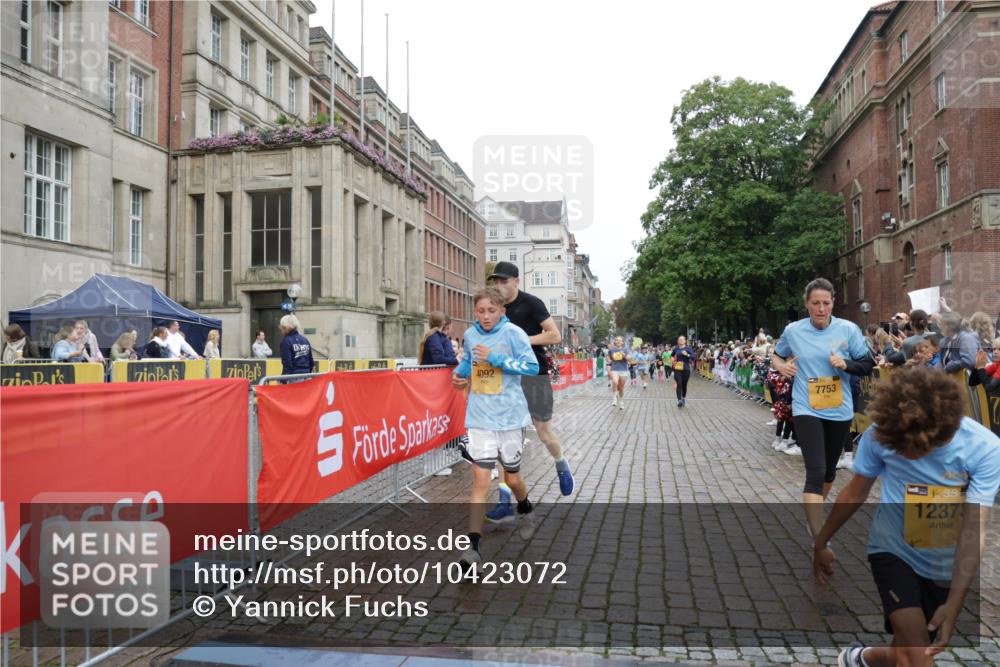 13.09.2026 - Kiel Lauf Yannick Fuchs http://msf.ph/oto/10423072 13.09.2026 09:44:13 Ziel 537, 793, 2031, 2437, 4092, 4283, 6550, 7753, 8300, 11655, 12098, 12373, 12437, 654, 4283, 4522, 5026, 5171, 5857, 5964, 6550, 7510, 7948, 9323, 9814, 9934, 10460, 10641, 10931, 11653, 11655, 12164, 12376, 801, 958, 1053, 1849, 1866, 2045, 2212, 2868, 3198, 3688, 4098, 4316, 4573, 6892, 6895, 7121, 7430, 7744, 12161, 12318, 40, 1049, 1833, 1857, 4171, 7773, 7905, 8770, 8834, 9323, 9934, 10460, 11246, 12101, 12164 meine-sportfotos.de
