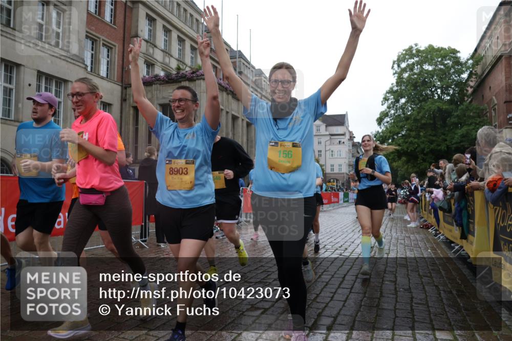 13.09.2026 - Kiel Lauf Yannick Fuchs http://msf.ph/oto/10423073 13.09.2026 10:58:14 Ziel 721, 819, 833, 987, 1253, 1351, 1404, 1910, 2309, 3222, 3325, 3326, 3671, 4160, 4212, 4592, 5172, 5314, 5540, 5668, 5958, 6345, 6982, 7256, 7340, 7412, 8470, 9309, 9476, 10364, 10765, 10785, 10805, 11238, 11613, 12123, 12456, 12701, 12821, 12840, 156, 252, 352, 353, 538, 675, 905, 1220, 1517, 1528, 1567, 1778, 2234, 3111, 3548, 3575, 3661, 3667, 3933, 4250, 4340, 4497, 4754, 4765, 4997, 5112, 5154, 5163, 5232, 5458, 6353, 6425, 6805, 8548, 8903, 11345, 11554, 91 meine-sportfotos.de