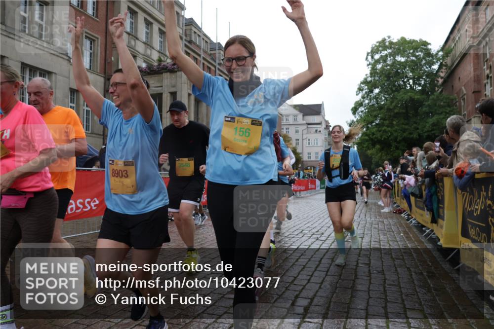 13.09.2026 - Kiel Lauf Yannick Fuchs http://msf.ph/oto/10423077 13.09.2026 10:58:14 Ziel 721, 819, 833, 987, 1253, 1351, 1404, 1910, 2309, 3222, 3325, 3326, 3671, 4160, 4212, 4592, 5172, 5314, 5540, 5668, 5958, 6345, 6982, 7256, 7340, 7412, 8470, 9309, 9476, 10364, 10765, 10785, 10805, 11238, 11613, 12123, 12456, 12701, 12821, 12840, 156, 252, 352, 353, 538, 675, 905, 1220, 1517, 1528, 1567, 1778, 2234, 3111, 3548, 3575, 3661, 3667, 3933, 4250, 4340, 4497, 4754, 4765, 4997, 5112, 5154, 5163, 5232, 5458, 6353, 6425, 6805, 8548, 8903, 11345, 11554, 91 meine-sportfotos.de