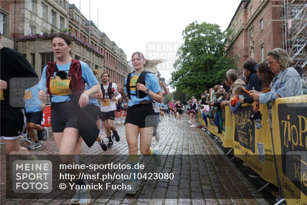 13.09.2026 - Kiel Lauf Yannick Fuchs http://msf.ph/oto/10423080 13.09.2026 10:58:15 Ziel 721, 819, 833, 987, 1253, 1351, 1404, 1910, 2309, 3222, 3325, 3326, 3671, 4160, 4212, 4592, 5172, 5314, 5540, 5668, 5958, 6345, 6982, 7256, 7340, 7412, 9309, 9458, 9476, 10364, 10765, 10785, 10805, 11238, 11613, 12123, 12456, 12701, 12821, 12840, 156, 252, 352, 353, 538, 675, 905, 1220, 1517, 1528, 1567, 1778, 2234, 3111, 3548, 3575, 3661, 3667, 3933, 4250, 4340, 4497, 4754, 4765, 4997, 5112, 5154, 5163, 5232, 5458, 5958, 6353, 6425, 6805, 8548, 8903, 11345, 11554, 91 meine-sportfotos.de