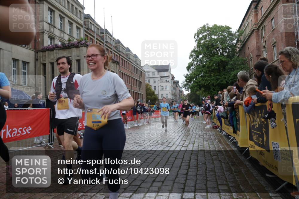 13.09.2026 - Kiel Lauf Yannick Fuchs http://msf.ph/oto/10423098 13.09.2026 10:58:16 Ziel 721, 819, 833, 987, 1253, 1351, 1404, 1910, 2309, 3222, 3325, 3326, 3671, 4160, 4212, 4592, 5172, 5314, 5540, 5668, 6345, 6982, 7256, 7340, 7412, 9309, 9458, 9476, 10364, 10785, 10805, 11238, 11613, 12123, 12456, 12701, 12821, 12840, 252, 352, 353, 538, 905, 1220, 1351, 1517, 1528, 1567, 1778, 2234, 3111, 3548, 3575, 3661, 3667, 3933, 4250, 4340, 4497, 4592, 4754, 4765, 4997, 5154, 5163, 5232, 5458, 5958, 6353, 6425, 6805, 8548, 11345, 91 meine-sportfotos.de