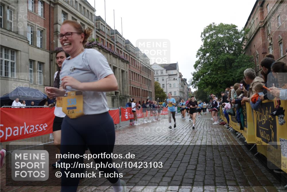 13.09.2026 - Kiel Lauf Yannick Fuchs http://msf.ph/oto/10423103 13.09.2026 10:58:16 Ziel 721, 819, 833, 987, 1253, 1351, 1404, 1910, 2309, 3222, 3325, 3326, 3671, 4160, 4212, 4592, 5172, 5314, 5540, 5668, 6345, 6982, 7256, 7340, 7412, 9309, 9458, 9476, 10364, 10785, 10805, 11238, 11613, 12123, 12456, 12701, 12821, 12840, 252, 352, 353, 538, 905, 1220, 1351, 1517, 1528, 1567, 1778, 2234, 3111, 3548, 3575, 3661, 3667, 3933, 4250, 4340, 4497, 4592, 4754, 4765, 4997, 5154, 5163, 5232, 5458, 5958, 6353, 6425, 6805, 8548, 11345, 91 meine-sportfotos.de