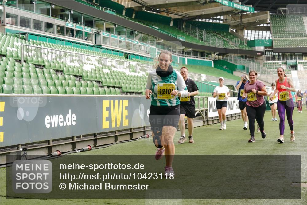 13.09.2026 - 21. swb-Marathon Bremen Michael Burmester http://msf.ph/oto/10423118 13.09.2026 10:46:16 Laufen im Stadion 10137, 10161, 10194, 10202, 10242, 10344, 10430, 10472, 10524, 10535, 10568, 10600, 10651, 10679, 10895, 10933, 10970, 10979, 11050, 11081, 11181, 11200, 11244, 11296, 11309, 11367, 11457, 11495, 11529, 11530, 11546, 11573, 11574, 11579, 11639, 11675, 11709, 11760, 11808, 11821, 11932, 12057, 12089, 12151, 12153, 12177, 12178, 12211, 12224, 12226, 12285, 12316, 12317, 12374, 12422, 12462, 12539, 10002, 10004, 10005, 10148, 10271, 10303, 10330, 10361, 10362 meine-sportfotos.de