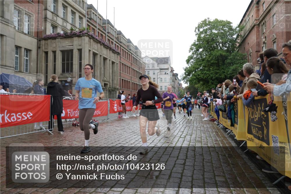 13.09.2026 - Kiel Lauf Yannick Fuchs http://msf.ph/oto/10423126 13.09.2026 10:58:18 Ziel 721, 819, 833, 987, 1253, 1404, 1858, 1910, 2309, 2752, 3222, 3325, 3326, 3671, 3842, 4160, 4212, 5172, 5314, 5605, 5668, 6345, 6982, 7256, 7340, 7482, 7949, 9309, 9458, 9476, 9827, 10364, 10805, 11460, 12123, 12199, 12456, 12701, 12821, 12840, 352, 353, 721, 905, 1220, 1351, 1517, 1528, 1567, 1778, 2234, 3111, 3575, 3661, 4250, 4340, 4497, 4592, 4754, 4765, 5154, 5163, 5232, 5458, 5540, 5958, 6353, 6425, 6805, 91 meine-sportfotos.de