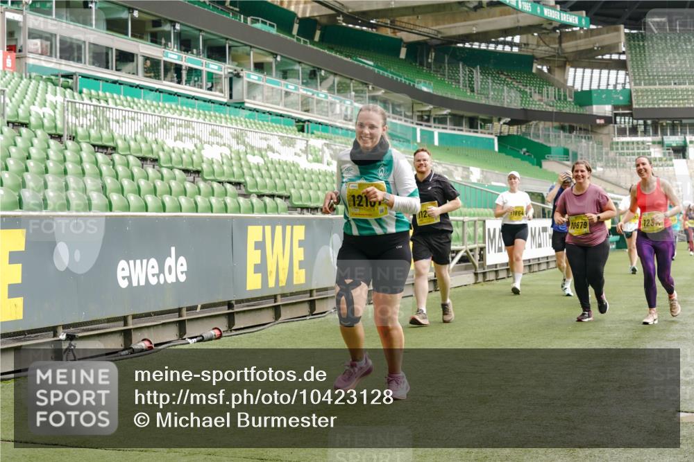 13.09.2026 - 21. swb-Marathon Bremen Michael Burmester http://msf.ph/oto/10423128 13.09.2026 10:46:16 Laufen im Stadion 10137, 10161, 10194, 10202, 10242, 10344, 10430, 10472, 10524, 10535, 10568, 10600, 10651, 10679, 10895, 10933, 10970, 10979, 11050, 11081, 11181, 11200, 11244, 11296, 11309, 11367, 11457, 11495, 11529, 11530, 11546, 11573, 11574, 11579, 11639, 11675, 11709, 11760, 11808, 11821, 11932, 12057, 12089, 12151, 12153, 12177, 12178, 12211, 12224, 12226, 12285, 12316, 12317, 12374, 12422, 12462, 12539, 10002, 10004, 10005, 10148, 10271, 10303, 10330, 10361, 10362 meine-sportfotos.de