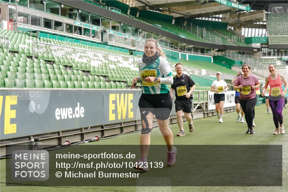 13.09.2026 - 21. swb-Marathon Bremen Michael Burmester http://msf.ph/oto/10423139 13.09.2026 10:46:16 Laufen im Stadion 10137, 10161, 10194, 10202, 10242, 10344, 10430, 10472, 10524, 10535, 10568, 10600, 10651, 10679, 10895, 10933, 10970, 10979, 11050, 11081, 11181, 11200, 11244, 11296, 11309, 11367, 11457, 11495, 11529, 11530, 11546, 11573, 11574, 11579, 11639, 11675, 11709, 11760, 11808, 11821, 11932, 12057, 12089, 12151, 12153, 12177, 12178, 12211, 12224, 12226, 12285, 12316, 12317, 12374, 12422, 12462, 12539, 10002, 10004, 10005, 10148, 10271, 10303, 10330, 10361, 10362 meine-sportfotos.de