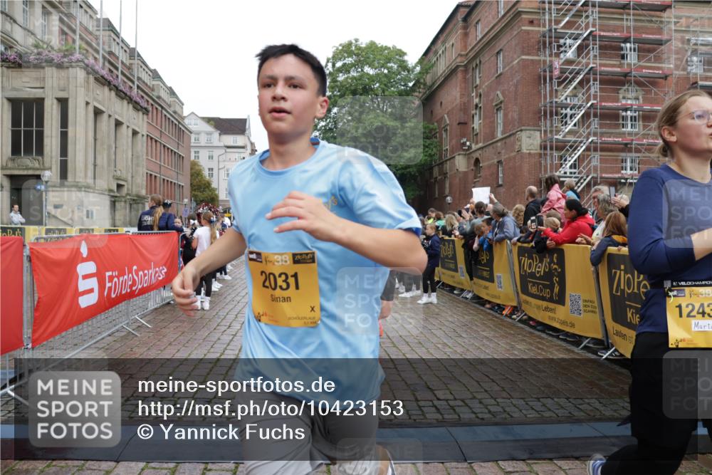 13.09.2026 - Kiel Lauf Yannick Fuchs http://msf.ph/oto/10423153 13.09.2026 09:44:20 Ziel 537, 793, 801, 1053, 2031, 2437, 2868, 3688, 4092, 4573, 6892, 7744, 7753, 12318, 12373, 12437, 654, 4283, 4522, 5026, 5171, 5857, 6550, 7510, 7948, 8300, 9814, 10641, 10931, 11653, 11655, 12098, 12373, 12376, 912, 958, 1849, 1866, 2045, 2212, 2787, 3198, 3209, 4098, 4316, 6895, 7121, 7356, 7430, 12161, 654, 5964, 9323, 9934, 10460, 12164 meine-sportfotos.de