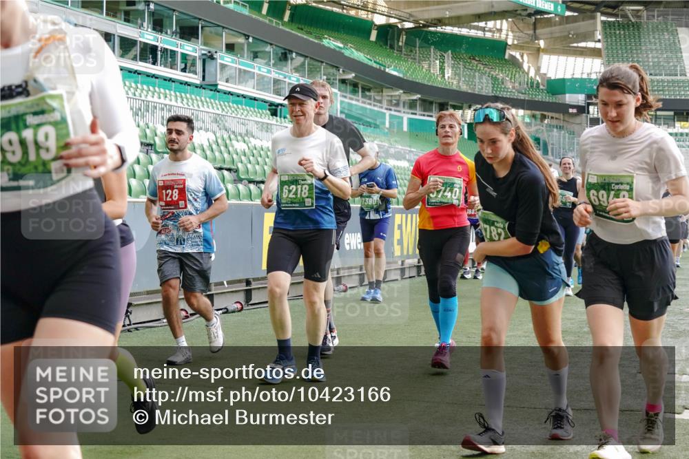 13.09.2026 - 21. swb-Marathon Bremen Michael Burmester http://msf.ph/oto/10423166 13.09.2026 13:23:14 Laufen im Stadion 128, 137, 160, 182, 211, 324, 343, 434, 533, 571, 609, 708, 721, 743, 892, 1157, 1178, 1259, 1331, 1417, 1597, 1598, 1657, 1669, 1691, 1729, 1746, 1788, 1883, 2213, 2286, 2290, 2433, 2445, 2465, 2475, 2495, 2503, 2504, 2526, 2619, 2632, 2652, 2660, 2685, 2711, 2768, 2936, 2964, 2968, 3252, 3282, 3288, 3289, 3292, 3347, 3351, 3364, 3395, 3423, 3447, 3505, 3530, 3559, 3682, 3727, 3770, 3784, 3819, 4020, 4054, 4231, 4406, 4407, 4431, 4466, 4467, 4584, 1506 meine-sportfotos.de