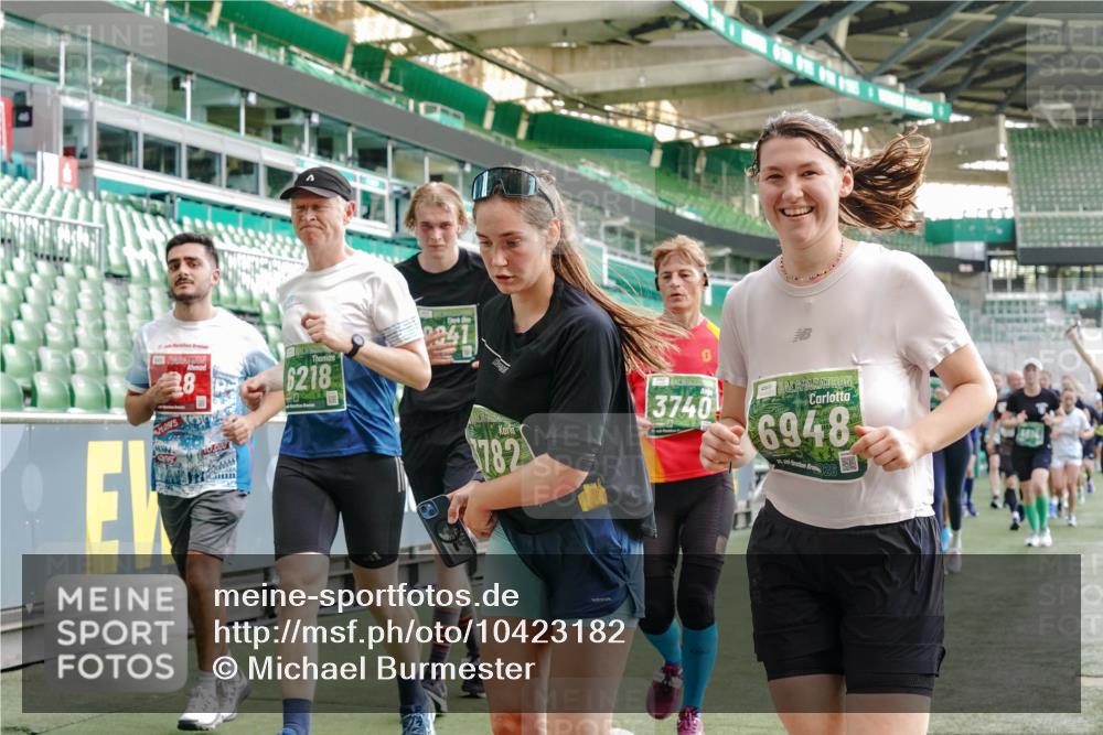 13.09.2026 - 21. swb-Marathon Bremen Michael Burmester http://msf.ph/oto/10423182 13.09.2026 13:23:15 Laufen im Stadion 128, 137, 160, 182, 211, 324, 343, 434, 533, 571, 609, 708, 721, 743, 892, 1157, 1178, 1259, 1273, 1331, 1417, 1597, 1598, 1657, 1669, 1691, 1746, 1788, 1883, 2213, 2286, 2290, 2433, 2445, 2465, 2475, 2495, 2503, 2504, 2526, 2619, 2632, 2660, 2685, 2711, 2768, 2936, 2964, 2968, 3252, 3282, 3288, 3289, 3292, 3347, 3351, 3364, 3395, 3423, 3447, 3505, 3530, 3559, 3682, 3727, 3770, 3784, 3819, 4020, 4054, 4231, 4406, 4407, 4431, 4466, 4467, 4584, 1506 meine-sportfotos.de