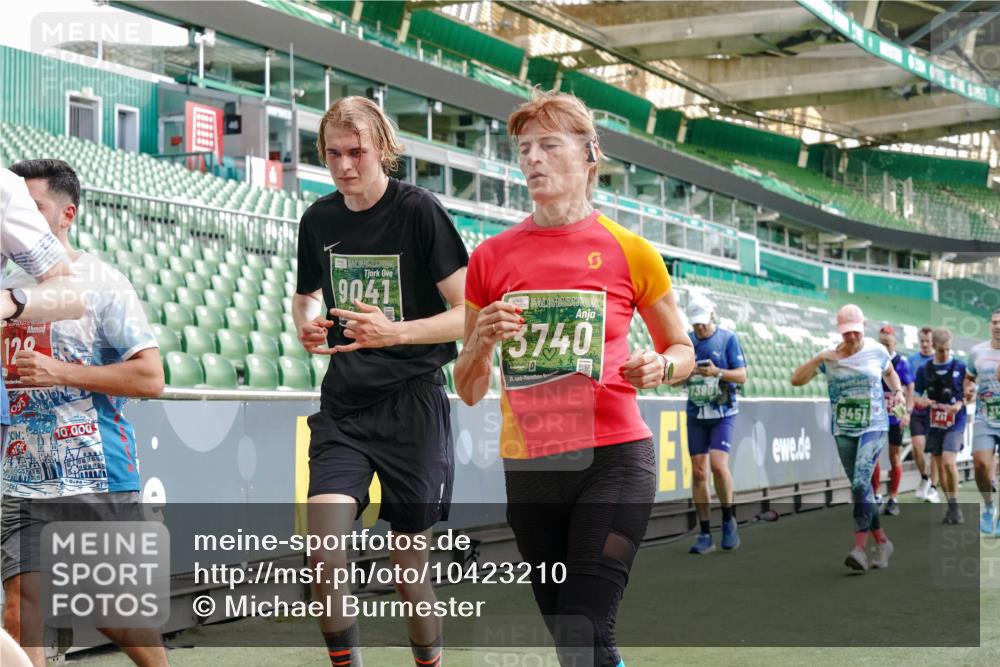 13.09.2026 - 21. swb-Marathon Bremen Michael Burmester http://msf.ph/oto/10423210 13.09.2026 13:23:16 Laufen im Stadion 128, 137, 160, 182, 211, 324, 343, 434, 533, 571, 609, 708, 721, 743, 892, 1157, 1178, 1259, 1273, 1331, 1417, 1597, 1598, 1657, 1669, 1691, 1746, 1788, 1883, 2213, 2286, 2290, 2433, 2445, 2465, 2475, 2495, 2503, 2504, 2526, 2619, 2632, 2660, 2685, 2711, 2768, 2936, 2964, 2968, 3252, 3282, 3288, 3289, 3292, 3347, 3351, 3364, 3395, 3423, 3447, 3505, 3530, 3559, 3682, 3727, 3770, 3784, 3819, 4020, 4054, 4231, 4406, 4407, 4431, 4466, 4467, 4584, 1506 meine-sportfotos.de