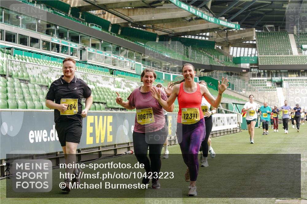 13.09.2026 - 21. swb-Marathon Bremen Michael Burmester http://msf.ph/oto/10423223 13.09.2026 10:46:19 Laufen im Stadion 10137, 10161, 10194, 10202, 10242, 10344, 10349, 10430, 10472, 10524, 10535, 10568, 10600, 10651, 10895, 10933, 10970, 10979, 11050, 11081, 11181, 11200, 11244, 11296, 11309, 11367, 11457, 11495, 11529, 11530, 11546, 11573, 11574, 11579, 11639, 11675, 11709, 11760, 11808, 11821, 11932, 12057, 12089, 12153, 12177, 12178, 12211, 12224, 12226, 12285, 12316, 12317, 12374, 12422, 12462, 12539, 10002, 10004, 10005, 10148, 10271, 10303, 10330, 10335, 10361, 10362 meine-sportfotos.de