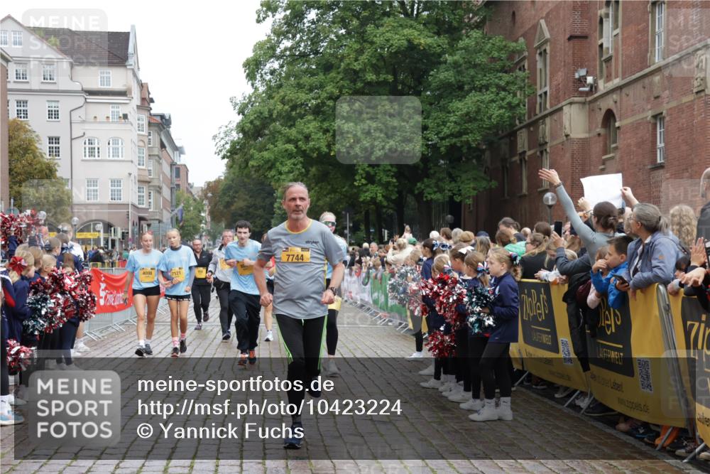 13.09.2026 - Kiel Lauf Yannick Fuchs http://msf.ph/oto/10423224 13.09.2026 09:44:25 Ziel 537, 801, 958, 1053, 1849, 1866, 2031, 2045, 2212, 2437, 2868, 3688, 4098, 4573, 6892, 7121, 7430, 7744, 12318, 12437, 793, 4092, 4283, 5026, 5171, 5857, 6550, 7510, 7753, 7948, 8300, 9814, 10641, 10931, 11653, 11655, 12098, 12373, 12376, 912, 2787, 3198, 3209, 4316, 4693, 6895, 7356, 7460, 9986, 12161, 12218, 654, 4522, 5171, 5857, 7510, 7948, 10641, 10931, 12376 meine-sportfotos.de