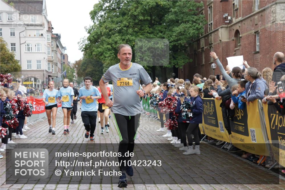 13.09.2026 - Kiel Lauf Yannick Fuchs http://msf.ph/oto/10423243 13.09.2026 09:44:25 Ziel 537, 801, 958, 1053, 1849, 1866, 2031, 2045, 2212, 2437, 2868, 3688, 4098, 4573, 6892, 7121, 7430, 7744, 12318, 12437, 793, 4092, 4283, 5026, 5171, 5857, 6550, 7510, 7753, 7948, 8300, 9814, 10641, 10931, 11653, 11655, 12098, 12373, 12376, 912, 2787, 3198, 3209, 4316, 4693, 6895, 7356, 7460, 9986, 12161, 12218, 654, 4522, 5171, 5857, 7510, 7948, 10641, 10931, 12376 meine-sportfotos.de