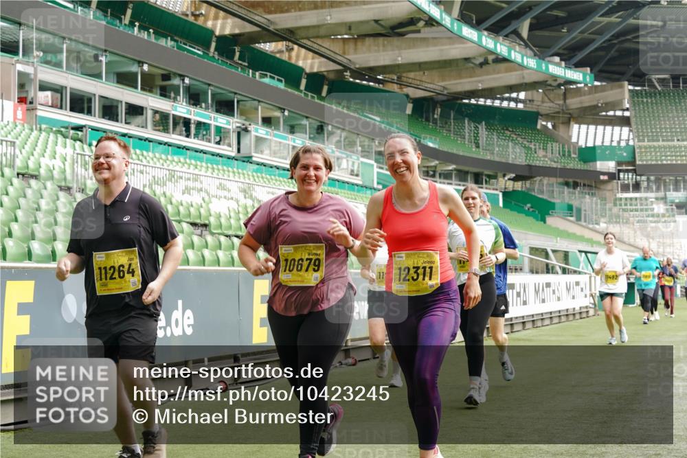 13.09.2026 - 21. swb-Marathon Bremen Michael Burmester http://msf.ph/oto/10423245 13.09.2026 10:46:19 Laufen im Stadion 10137, 10161, 10194, 10202, 10242, 10344, 10349, 10430, 10472, 10524, 10535, 10568, 10600, 10651, 10895, 10933, 10970, 10979, 11050, 11081, 11181, 11200, 11244, 11296, 11309, 11367, 11457, 11495, 11529, 11530, 11546, 11573, 11574, 11579, 11639, 11675, 11709, 11760, 11808, 11821, 11932, 12057, 12089, 12153, 12177, 12178, 12211, 12224, 12226, 12285, 12316, 12317, 12374, 12422, 12462, 12539, 10002, 10004, 10005, 10148, 10271, 10303, 10330, 10335, 10361, 10362 meine-sportfotos.de