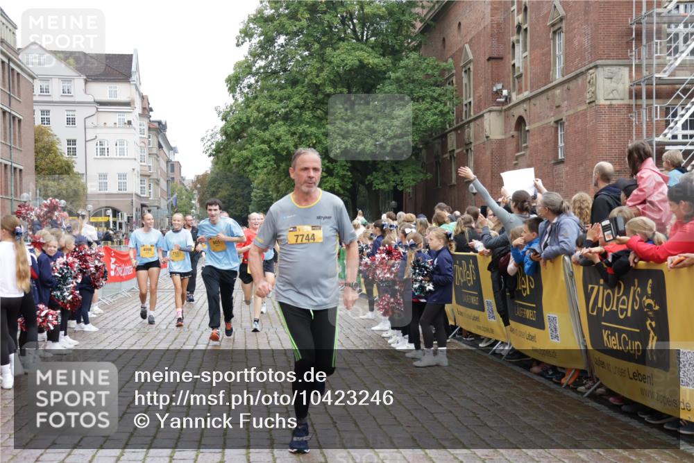 13.09.2026 - Kiel Lauf Yannick Fuchs http://msf.ph/oto/10423246 13.09.2026 09:44:25 Ziel 537, 801, 958, 1053, 1849, 1866, 2031, 2045, 2212, 2437, 2868, 3688, 4098, 4573, 6892, 7121, 7430, 7744, 12318, 12437, 793, 4092, 4283, 5026, 5171, 5857, 6550, 7510, 7753, 7948, 8300, 9814, 10641, 10931, 11653, 11655, 12098, 12373, 12376, 912, 2787, 3198, 3209, 4316, 4693, 6895, 7356, 7460, 9986, 12161, 12218, 654, 4522, 5171, 5857, 7510, 7948, 10641, 10931, 12376 meine-sportfotos.de