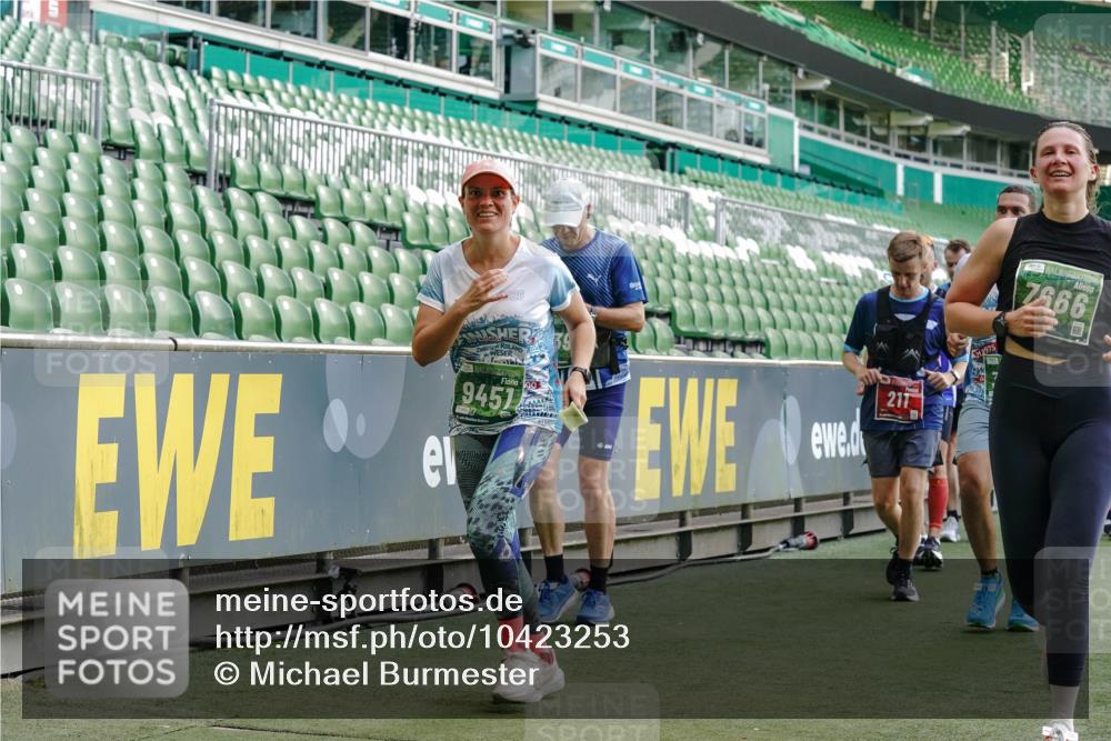 13.09.2026 - 21. swb-Marathon Bremen Michael Burmester http://msf.ph/oto/10423253 13.09.2026 13:23:18 Laufen im Stadion 128, 137, 160, 182, 211, 324, 343, 434, 533, 571, 609, 708, 721, 743, 892, 1157, 1178, 1259, 1273, 1331, 1417, 1597, 1598, 1657, 1669, 1691, 1746, 1788, 1883, 2213, 2252, 2286, 2290, 2433, 2445, 2465, 2475, 2495, 2503, 2504, 2526, 2619, 2632, 2660, 2685, 2711, 2768, 2936, 2964, 2968, 3252, 3282, 3288, 3289, 3292, 3347, 3351, 3364, 3395, 3423, 3447, 3505, 3530, 3559, 3682, 3727, 3770, 3784, 3819, 4020, 4054, 4231, 4406, 4407, 4431, 4466, 4467, 4584, 1506 meine-sportfotos.de