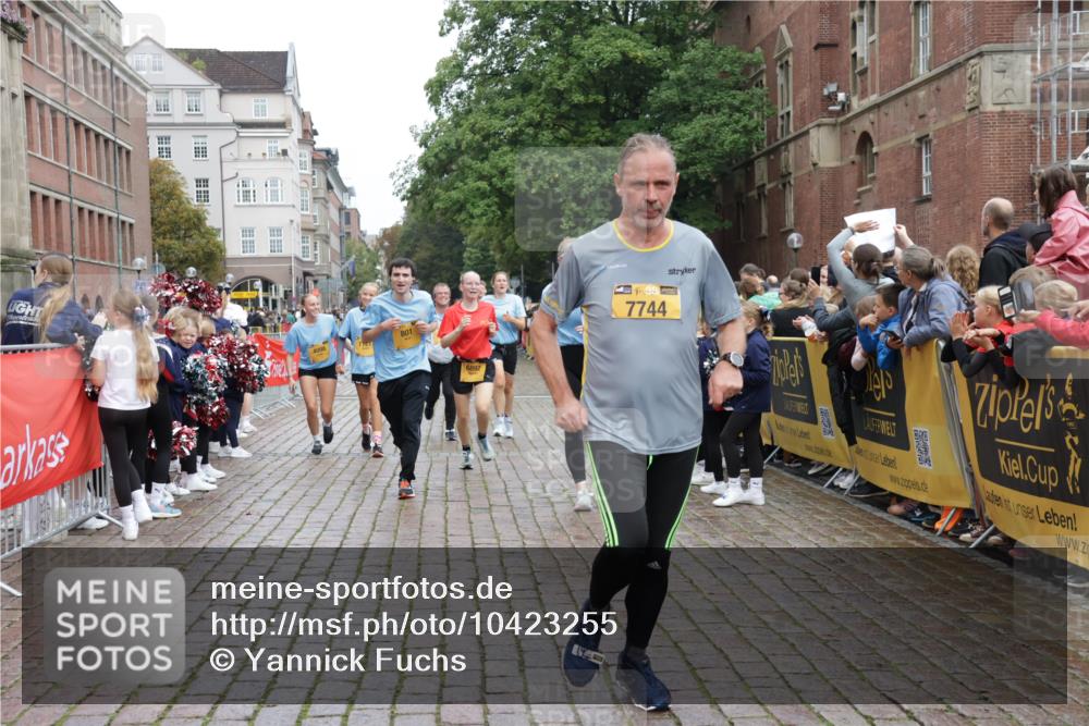13.09.2026 - Kiel Lauf Yannick Fuchs http://msf.ph/oto/10423255 13.09.2026 09:44:26 Ziel 537, 801, 958, 1053, 1849, 1866, 2031, 2045, 2212, 2437, 2868, 3688, 4098, 4573, 6892, 7121, 7430, 7744, 12318, 12437, 537, 793, 2031, 4092, 4283, 5026, 5171, 6550, 7510, 7753, 7948, 8300, 9814, 10641, 10931, 11653, 11655, 12098, 12373, 12376, 12437, 912, 1224, 2787, 3198, 3209, 4316, 4693, 6895, 7356, 7460, 9986, 11046, 12161, 12218, 654, 4522, 5171, 5857, 7510, 7948, 9814, 10641, 10931, 12376 meine-sportfotos.de