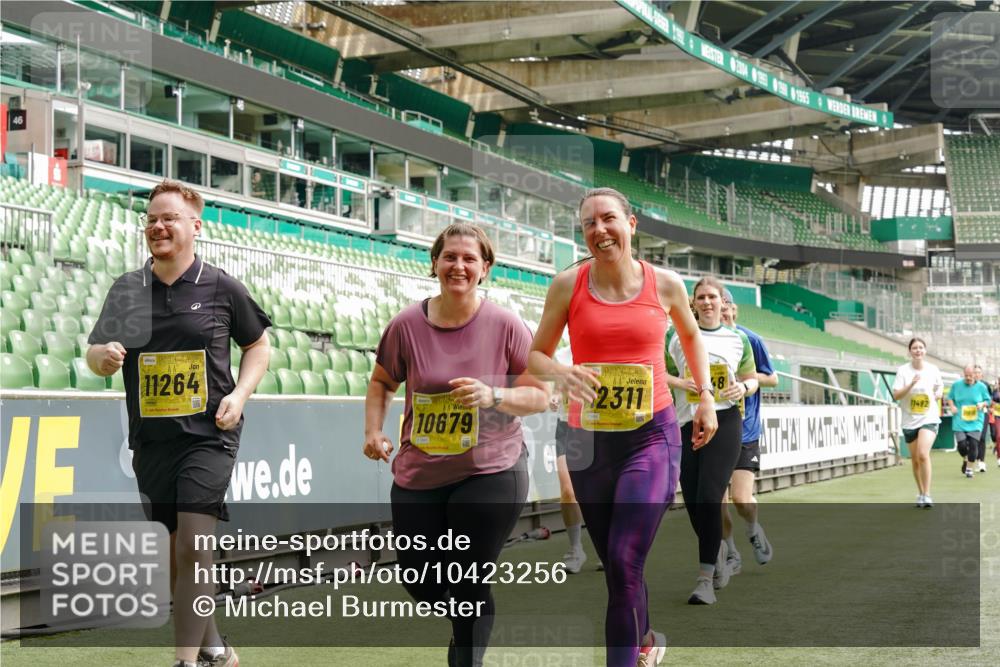 13.09.2026 - 21. swb-Marathon Bremen Michael Burmester http://msf.ph/oto/10423256 13.09.2026 10:46:19 Laufen im Stadion 10137, 10161, 10194, 10202, 10242, 10344, 10349, 10430, 10472, 10524, 10535, 10568, 10600, 10651, 10895, 10933, 10970, 10979, 11050, 11081, 11181, 11200, 11244, 11296, 11309, 11367, 11457, 11495, 11529, 11530, 11546, 11573, 11574, 11579, 11639, 11675, 11709, 11760, 11808, 11821, 11932, 12057, 12089, 12153, 12177, 12178, 12211, 12224, 12226, 12285, 12316, 12317, 12374, 12422, 12462, 12539, 10002, 10004, 10005, 10148, 10271, 10303, 10330, 10335, 10361, 10362 meine-sportfotos.de