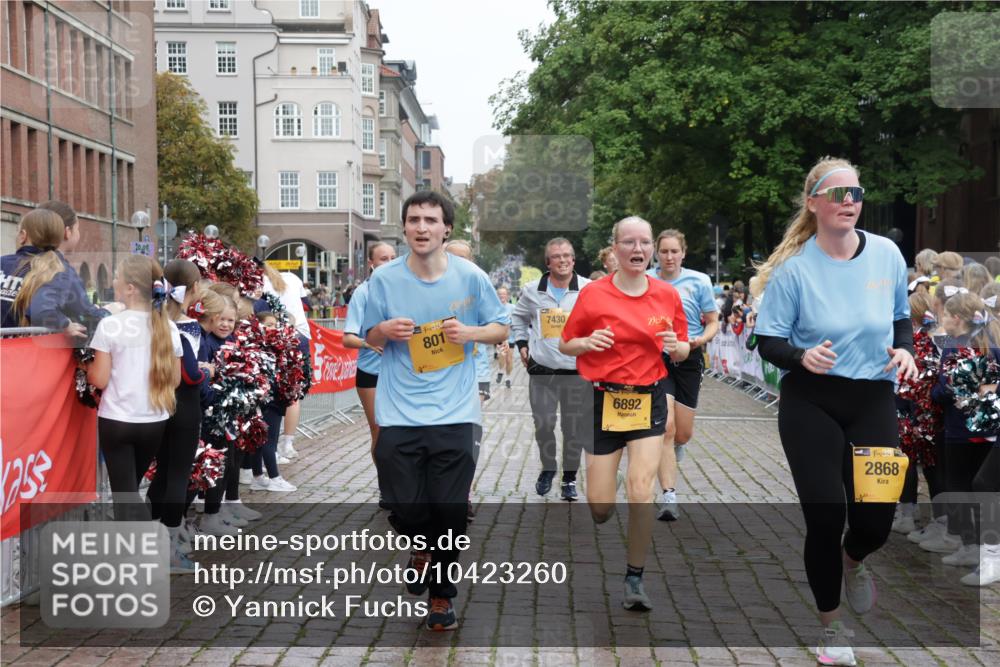 13.09.2026 - Kiel Lauf Yannick Fuchs http://msf.ph/oto/10423260 13.09.2026 09:44:27 Ziel 801, 958, 1053, 1849, 1866, 2045, 2212, 2437, 2868, 3198, 3688, 4098, 4573, 6892, 6895, 7121, 7430, 7744, 12318, 537, 793, 2031, 2437, 4092, 4283, 5026, 5171, 6550, 7753, 8300, 9814, 10641, 10931, 11653, 11655, 12098, 12373, 12376, 12437, 912, 1224, 2787, 3209, 4316, 4693, 7356, 7460, 9986, 11046, 12161, 12218, 654, 4522, 5171, 5857, 7510, 7948, 9814, 10641, 10931, 12376 meine-sportfotos.de