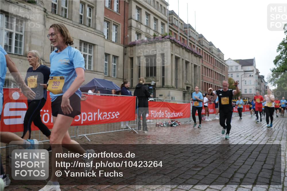 13.09.2026 - Kiel Lauf Yannick Fuchs http://msf.ph/oto/10423264 13.09.2026 10:58:27 Ziel 91, 971, 1404, 1858, 1978, 2309, 2461, 2752, 2965, 3235, 3237, 3559, 3671, 3833, 3842, 4212, 4456, 5605, 5775, 6906, 7315, 7340, 7367, 7482, 7856, 7949, 8752, 9458, 9809, 9827, 9937, 10135, 10364, 10503, 10805, 10878, 11023, 11460, 11759, 12199, 12345, 352, 353, 721, 819, 833, 905, 987, 1220, 1253, 1351, 1778, 1910, 2234, 2309, 3222, 3325, 3326, 4160, 4340, 4497, 4592, 5154, 5163, 5172, 5232, 5314, 5540, 5668, 5958, 6345, 6353, 6425, 6982, 7256, 7340 meine-sportfotos.de