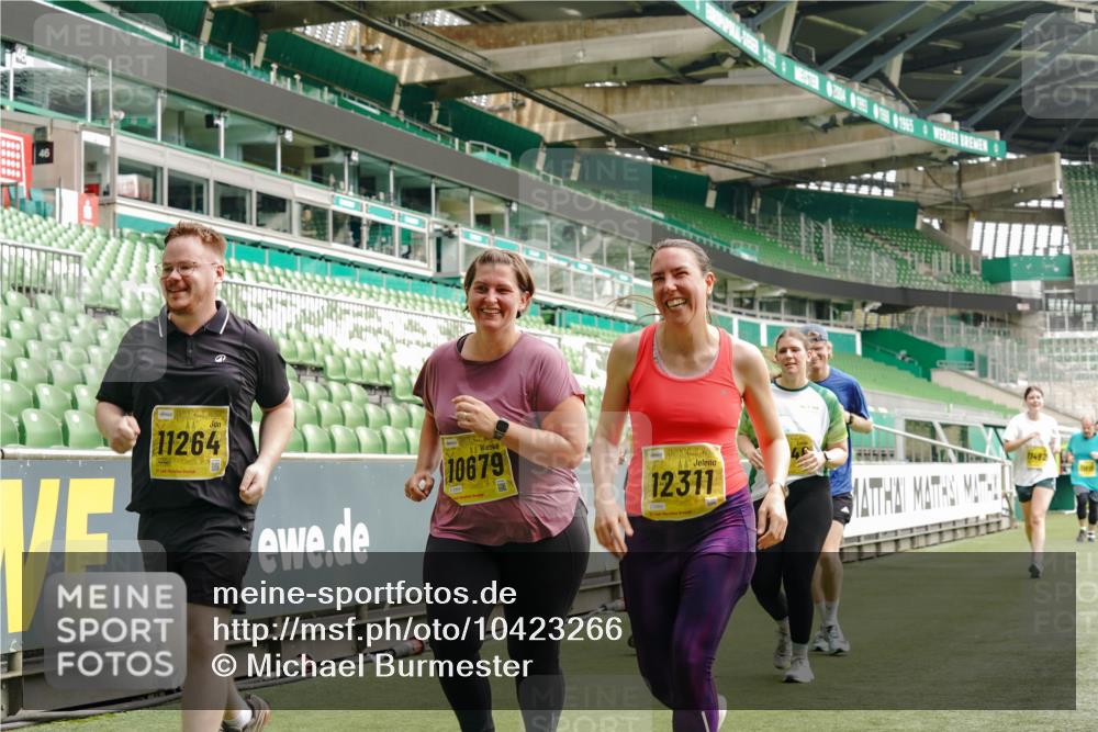 13.09.2026 - 21. swb-Marathon Bremen Michael Burmester http://msf.ph/oto/10423266 13.09.2026 10:46:19 Laufen im Stadion 10137, 10161, 10194, 10202, 10242, 10344, 10349, 10430, 10472, 10524, 10535, 10568, 10600, 10651, 10895, 10933, 10970, 10979, 11050, 11081, 11181, 11200, 11244, 11296, 11309, 11367, 11457, 11495, 11529, 11530, 11546, 11573, 11574, 11579, 11639, 11675, 11709, 11760, 11808, 11821, 11932, 12057, 12089, 12153, 12177, 12178, 12211, 12224, 12226, 12285, 12316, 12317, 12374, 12422, 12462, 12539, 10002, 10004, 10005, 10148, 10271, 10303, 10330, 10335, 10361, 10362 meine-sportfotos.de