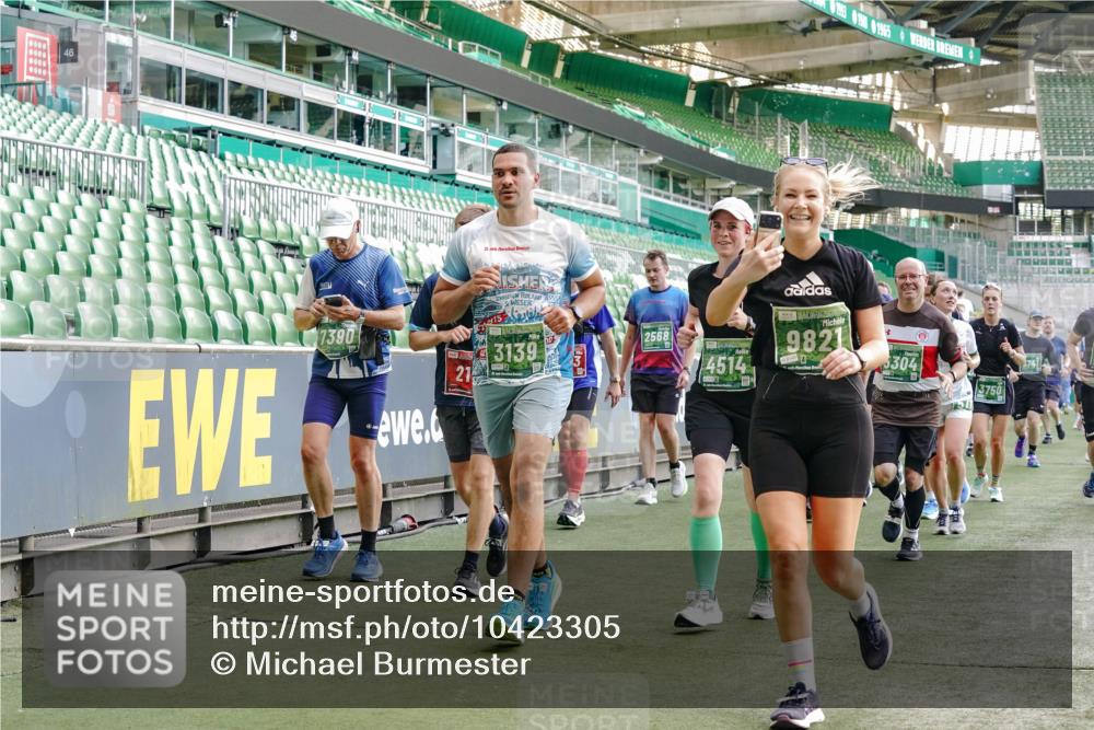 13.09.2026 - 21. swb-Marathon Bremen Michael Burmester http://msf.ph/oto/10423305 13.09.2026 13:23:20 Laufen im Stadion 128, 137, 160, 182, 211, 324, 343, 434, 533, 571, 609, 708, 721, 743, 892, 1157, 1178, 1259, 1273, 1331, 1417, 1597, 1598, 1657, 1669, 1691, 1746, 1788, 1883, 1944, 2213, 2252, 2286, 2290, 2433, 2445, 2465, 2475, 2495, 2503, 2504, 2526, 2619, 2632, 2660, 2685, 2711, 2768, 2936, 2964, 2968, 3252, 3282, 3288, 3289, 3292, 3312, 3347, 3351, 3364, 3395, 3423, 3447, 3505, 3530, 3559, 3682, 3727, 3770, 3784, 3819, 4020, 4054, 4231, 4406, 4407, 4431, 4466, 4467, 4584, 1506 meine-sportfotos.de