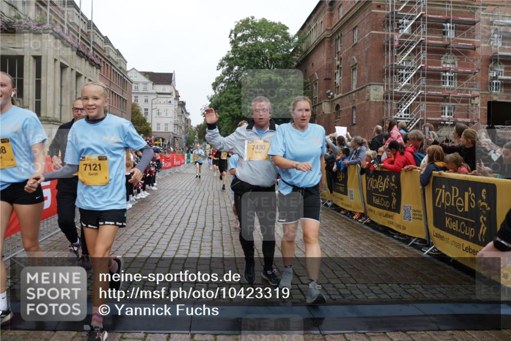 13.09.2026 - Kiel Lauf Yannick Fuchs http://msf.ph/oto/10423319 13.09.2026 09:44:30 Ziel 801, 958, 1053, 1849, 1866, 2045, 2212, 2787, 2868, 3198, 3209, 4098, 4316, 4573, 6892, 6895, 7121, 7430, 7744, 12161, 12318, 537, 793, 2031, 2437, 3688, 4092, 4283, 4573, 5026, 6550, 7753, 8300, 11653, 11655, 12098, 12373, 12437, 912, 1224, 4693, 7356, 7460, 9986, 10777, 11046, 11239, 12218, 654, 4522, 5026, 5171, 5857, 7510, 7948, 9814, 10641, 10931, 12376 meine-sportfotos.de