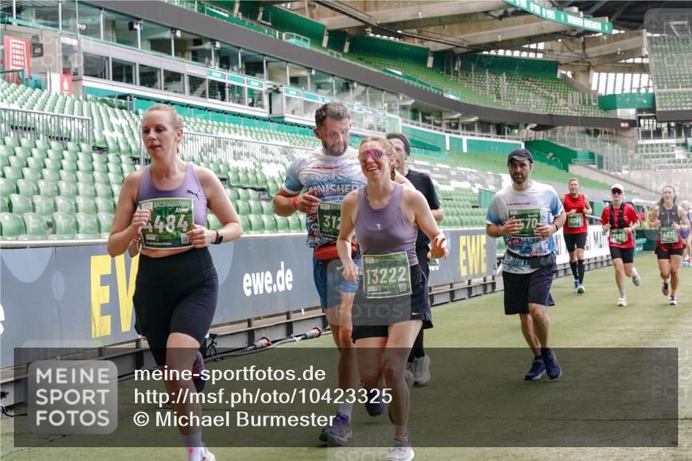13.09.2026 - 21. swb-Marathon Bremen Michael Burmester http://msf.ph/oto/10423325 13.09.2026 13:00:27 Laufen im Stadion 135, 191, 226, 232, 242, 260, 318, 342, 440, 651, 687, 745, 972, 1080, 1166, 1209, 1368, 1493, 1494, 1516, 1650, 1861, 1935, 1963, 2088, 2210, 2289, 2293, 2306, 2322, 2370, 2409, 2427, 2481, 2485, 2490, 2517, 2560, 2561, 2570, 2627, 2658, 2686, 2700, 2708, 2781, 2806, 2827, 2899, 2906, 2914, 2953, 2961, 2967, 2979, 3015, 3076, 3105, 3124, 3145, 3168, 3173, 3190, 3273, 3354, 3375, 3385, 3480, 3516, 3524, 3531, 3642, 3652, 3729, 3774, 3855, 3856, 3861, 3930, 3934 meine-sportfotos.de