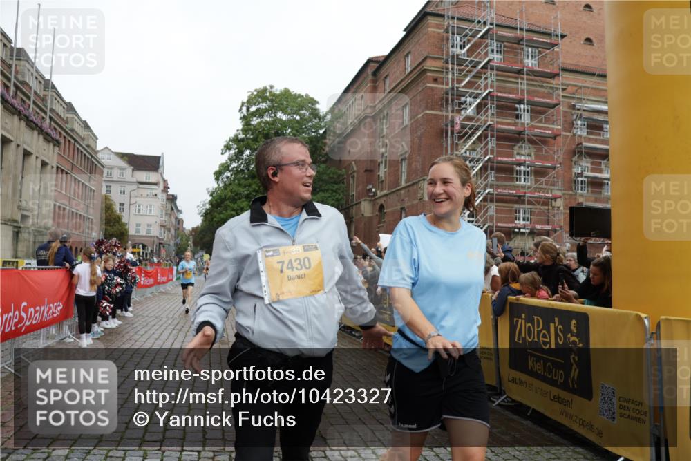 13.09.2026 - Kiel Lauf Yannick Fuchs http://msf.ph/oto/10423327 13.09.2026 09:44:31 Ziel 801, 958, 1053, 1849, 1866, 2045, 2212, 2787, 2868, 3198, 3209, 4098, 4316, 6892, 6895, 7121, 7430, 7744, 12161, 12318, 537, 793, 1053, 2031, 2437, 3688, 4092, 4283, 4573, 5026, 6550, 7753, 8300, 11653, 11655, 12098, 12318, 12373, 12437, 912, 1224, 4693, 7356, 7460, 9986, 10777, 11046, 11239, 12218, 4522, 5026, 5171, 5857, 7510, 7948, 9814, 10641, 10931, 12376 meine-sportfotos.de