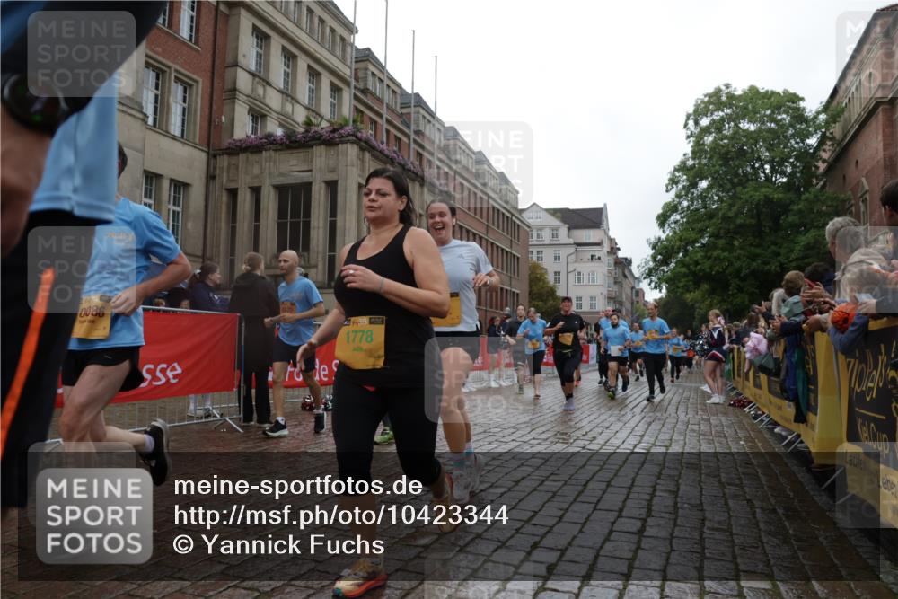 13.09.2026 - Kiel Lauf Yannick Fuchs http://msf.ph/oto/10423344 13.09.2026 10:58:36 Ziel 79, 971, 1521, 2156, 2461, 2473, 2965, 3235, 3237, 3833, 4395, 4456, 5775, 6497, 6906, 7315, 7367, 7738, 7888, 8004, 8381, 8752, 8841, 9132, 9417, 9937, 10135, 10878, 11514, 12345, 12659, 12672, 91, 721, 819, 833, 905, 987, 1253, 1351, 1404, 1778, 1858, 1910, 1978, 2309, 2752, 3222, 3325, 3326, 3559, 3671, 3833, 3842, 4160, 4212, 4592, 5172, 5314, 5540, 5605, 5668, 5958, 6345, 6982, 7256, 7315, 7340, 7482, 7856, 7949, 9458, 9809, 9827, 10503, 11023, 905, 1778, 8253 meine-sportfotos.de