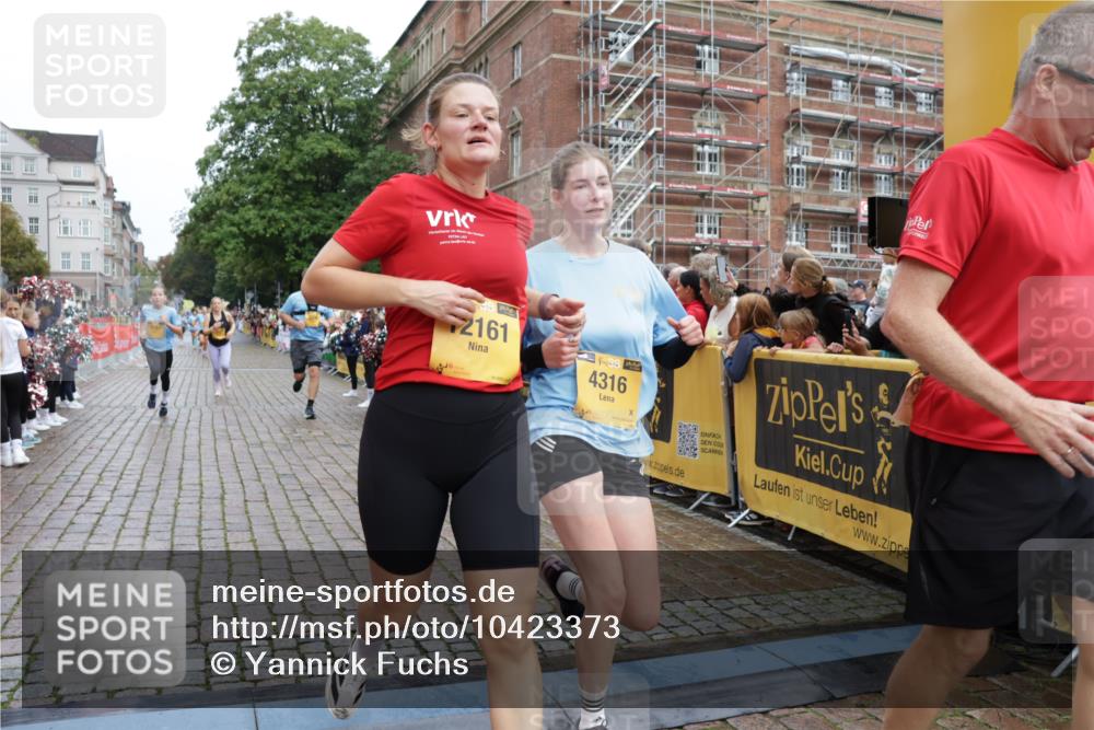13.09.2026 - Kiel Lauf Yannick Fuchs http://msf.ph/oto/10423373 13.09.2026 09:44:36 Ziel 912, 958, 1849, 1866, 2045, 2212, 2787, 3198, 3209, 4098, 4316, 4693, 6895, 7121, 7356, 7430, 12161, 537, 793, 801, 1053, 2031, 2437, 2868, 3688, 4092, 4283, 4573, 6550, 6892, 7744, 7753, 8300, 11653, 11655, 12098, 12318, 12373, 12437, 1224, 4118, 5939, 6023, 7460, 9986, 10777, 11043, 11046, 11239, 12218, 12676, 4283, 5026, 6550, 8300, 9814, 11653, 11655, 12098 meine-sportfotos.de