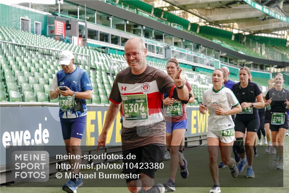 13.09.2026 - 21. swb-Marathon Bremen Michael Burmester http://msf.ph/oto/10423380 13.09.2026 13:23:22 Laufen im Stadion 137, 160, 182, 211, 324, 343, 434, 533, 571, 609, 708, 721, 739, 743, 892, 1157, 1178, 1259, 1273, 1331, 1597, 1598, 1657, 1669, 1691, 1746, 1788, 1883, 1944, 2213, 2252, 2286, 2290, 2433, 2445, 2465, 2475, 2495, 2503, 2504, 2526, 2619, 2632, 2660, 2685, 2711, 2768, 2936, 2964, 2968, 3252, 3282, 3288, 3289, 3292, 3312, 3347, 3351, 3364, 3395, 3423, 3447, 3505, 3530, 3559, 3682, 3727, 3770, 3784, 3819, 4020, 4054, 4231, 4406, 4407, 4431, 4466, 4467, 4584, 1506 meine-sportfotos.de