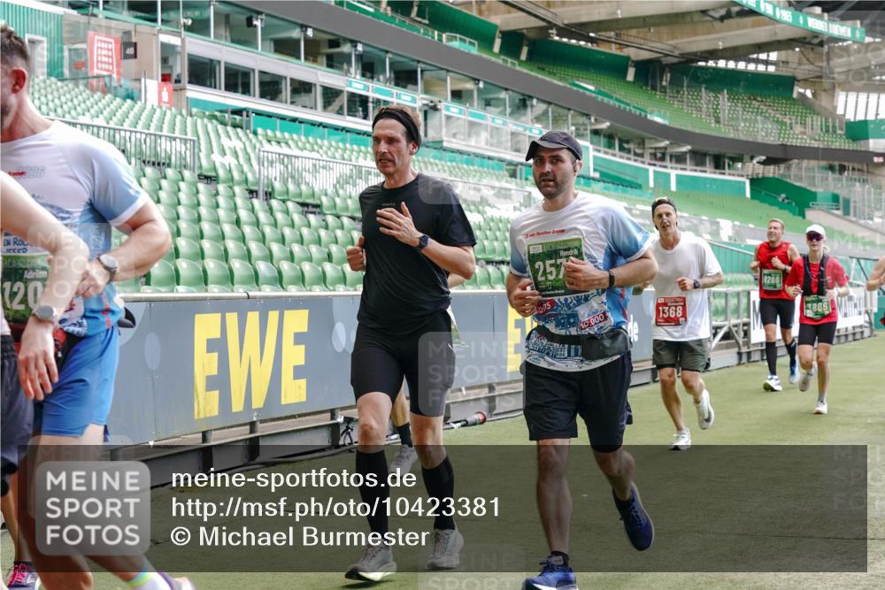 13.09.2026 - 21. swb-Marathon Bremen Michael Burmester http://msf.ph/oto/10423381 13.09.2026 13:00:28 Laufen im Stadion 135, 191, 232, 242, 260, 318, 342, 440, 651, 687, 745, 1080, 1166, 1209, 1368, 1493, 1494, 1516, 1650, 1861, 1935, 1963, 2088, 2210, 2289, 2293, 2306, 2322, 2370, 2409, 2427, 2481, 2485, 2490, 2491, 2517, 2560, 2561, 2570, 2627, 2658, 2686, 2700, 2708, 2781, 2806, 2827, 2899, 2906, 2914, 2953, 2961, 2967, 2979, 3015, 3076, 3105, 3124, 3145, 3168, 3173, 3190, 3273, 3354, 3375, 3385, 3480, 3516, 3524, 3531, 3642, 3652, 3729, 3774, 3855, 3856, 3861, 3930 meine-sportfotos.de