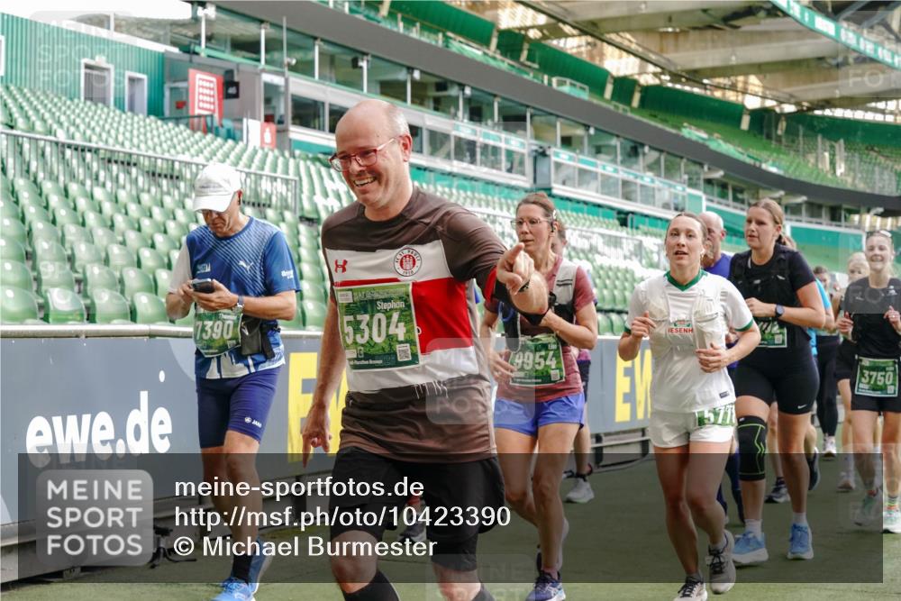 13.09.2026 - 21. swb-Marathon Bremen Michael Burmester http://msf.ph/oto/10423390 13.09.2026 13:23:22 Laufen im Stadion 137, 160, 182, 211, 324, 343, 434, 533, 571, 609, 708, 721, 739, 743, 892, 1157, 1178, 1259, 1273, 1331, 1597, 1598, 1657, 1669, 1691, 1746, 1788, 1883, 1944, 2213, 2252, 2286, 2290, 2433, 2445, 2465, 2475, 2495, 2503, 2504, 2526, 2619, 2632, 2660, 2685, 2711, 2768, 2936, 2964, 2968, 3252, 3282, 3288, 3289, 3292, 3312, 3347, 3351, 3364, 3395, 3423, 3447, 3505, 3530, 3559, 3682, 3727, 3770, 3784, 3819, 4020, 4054, 4231, 4406, 4407, 4431, 4466, 4467, 4584, 1506 meine-sportfotos.de