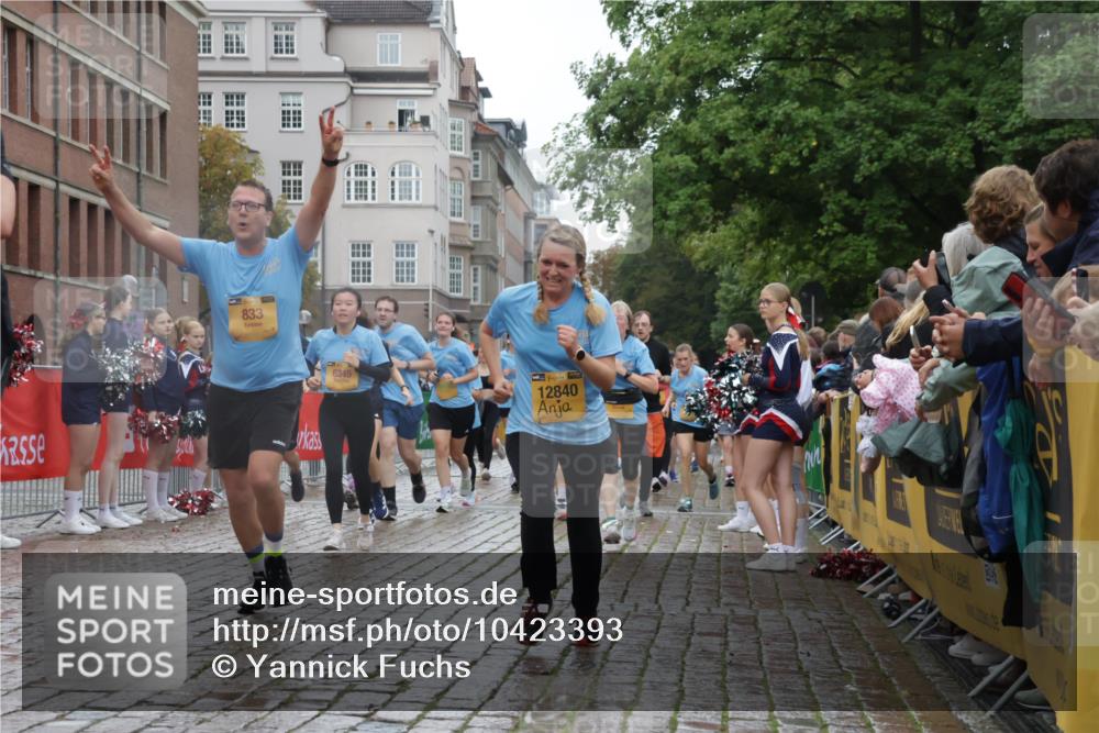 13.09.2026 - Kiel Lauf Yannick Fuchs http://msf.ph/oto/10423393 13.09.2026 10:58:41 Ziel 79, 1521, 2156, 2307, 2473, 2896, 2965, 4395, 4456, 6497, 7738, 7888, 8004, 8381, 8752, 8841, 9132, 9417, 10135, 11514, 11699, 12659, 12672, 91, 721, 819, 833, 971, 987, 1253, 1351, 1404, 1858, 1910, 1978, 2309, 2461, 2752, 3222, 3235, 3237, 3325, 3326, 3559, 3671, 3833, 3842, 4160, 4212, 4456, 4592, 5172, 5314, 5540, 5605, 5668, 5775, 6345, 6906, 6982, 7256, 7315, 7340, 7367, 7482, 7856, 7949, 9458, 9809, 9827, 9937, 10503, 10878, 11023, 905, 1778, 8253 meine-sportfotos.de