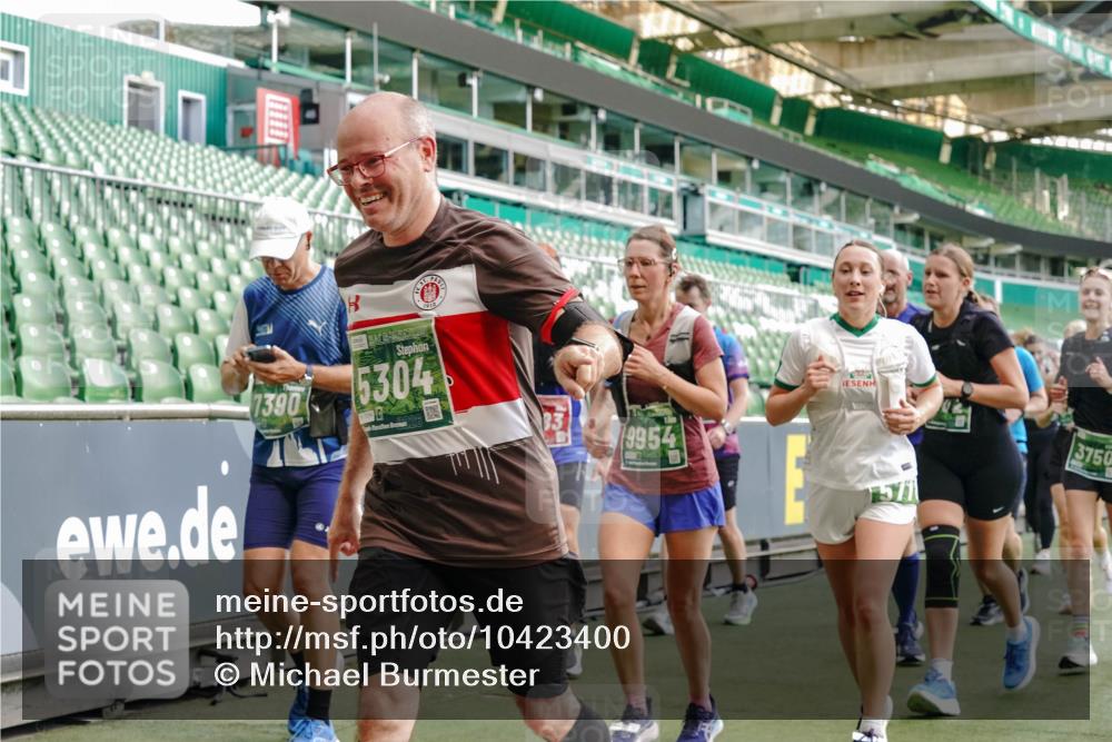 13.09.2026 - 21. swb-Marathon Bremen Michael Burmester http://msf.ph/oto/10423400 13.09.2026 13:23:23 Laufen im Stadion 137, 160, 182, 211, 324, 343, 434, 533, 571, 609, 708, 721, 739, 743, 892, 1157, 1178, 1259, 1273, 1331, 1597, 1598, 1657, 1669, 1691, 1746, 1788, 1883, 1944, 2213, 2252, 2286, 2290, 2433, 2445, 2465, 2475, 2495, 2503, 2504, 2526, 2619, 2632, 2660, 2685, 2711, 2768, 2936, 2964, 2968, 3252, 3282, 3288, 3289, 3292, 3312, 3347, 3351, 3364, 3395, 3423, 3447, 3505, 3530, 3559, 3682, 3727, 3770, 3784, 3819, 4020, 4054, 4231, 4406, 4407, 4431, 4466, 4467, 4584, 1506 meine-sportfotos.de