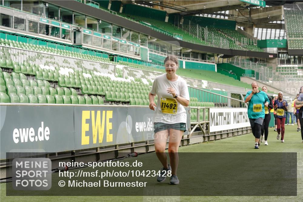 13.09.2026 - 21. swb-Marathon Bremen Michael Burmester http://msf.ph/oto/10423428 13.09.2026 10:46:25 Laufen im Stadion 10137, 10161, 10194, 10202, 10242, 10344, 10349, 10430, 10472, 10524, 10535, 10568, 10600, 10651, 10895, 10933, 10970, 10979, 11050, 11181, 11200, 11244, 11296, 11309, 11367, 11457, 11529, 11530, 11546, 11573, 11574, 11579, 11639, 11675, 11709, 11760, 11808, 11821, 12057, 12089, 12153, 12177, 12178, 12211, 12224, 12285, 12316, 12317, 12374, 12422, 12462, 12539, 10002, 10004, 10005, 10148, 10271, 10303, 10325, 10330, 10335, 10361, 10362, 10459, 10513 meine-sportfotos.de