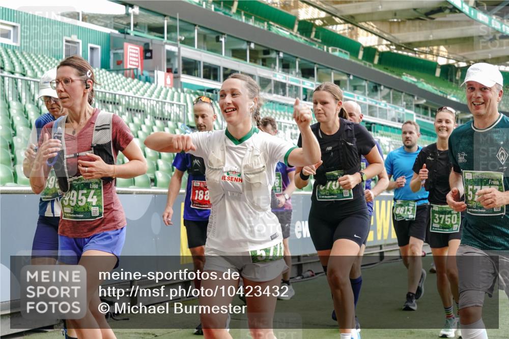 13.09.2026 - 21. swb-Marathon Bremen Michael Burmester http://msf.ph/oto/10423432 13.09.2026 13:23:24 Laufen im Stadion 137, 160, 182, 211, 324, 343, 434, 533, 571, 609, 708, 721, 739, 743, 892, 1157, 1178, 1259, 1273, 1331, 1471, 1597, 1598, 1657, 1669, 1691, 1746, 1788, 1883, 1944, 2213, 2252, 2286, 2290, 2433, 2445, 2465, 2475, 2495, 2503, 2504, 2526, 2619, 2632, 2660, 2685, 2711, 2768, 2776, 2936, 2964, 2968, 3252, 3282, 3288, 3289, 3292, 3312, 3347, 3351, 3364, 3395, 3423, 3447, 3505, 3530, 3559, 3682, 3727, 3770, 3784, 3819, 4020, 4054, 4231, 4406, 4407, 4431, 4466, 4467, 4584, 1506 meine-sportfotos.de