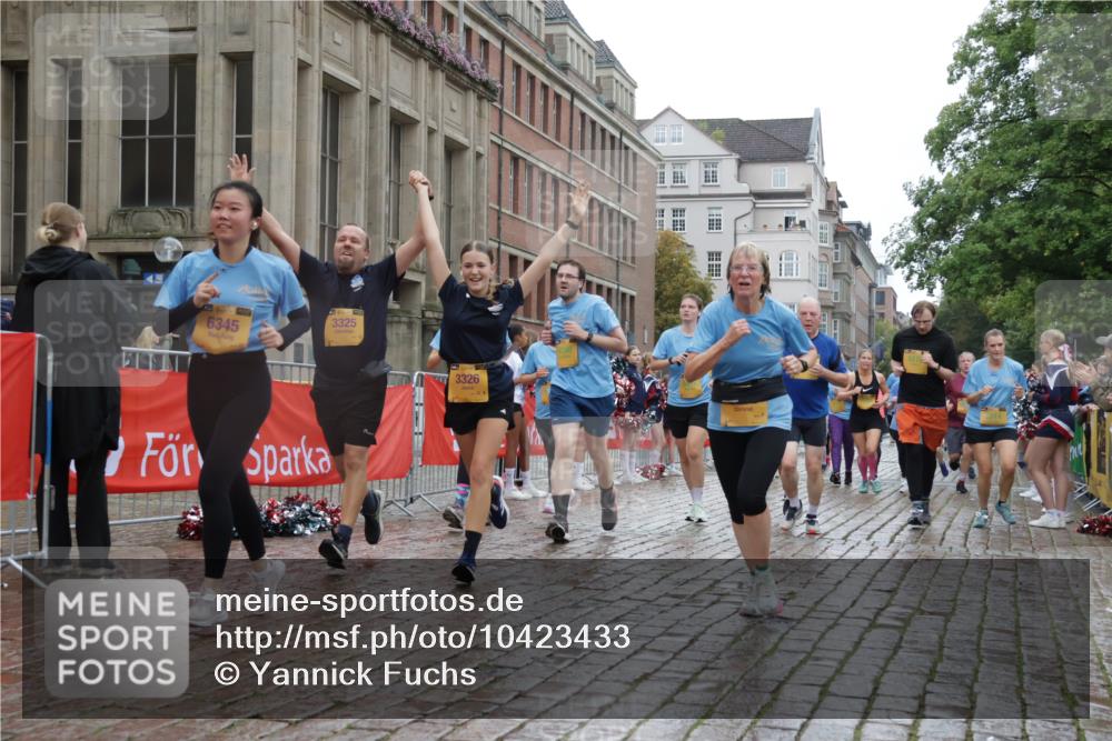 13.09.2026 - Kiel Lauf Yannick Fuchs http://msf.ph/oto/10423433 13.09.2026 10:58:44 Ziel 79, 1521, 2156, 2307, 2473, 2896, 2994, 4395, 6497, 7888, 8004, 8059, 8348, 8841, 9417, 11514, 11699, 12659, 12672, 91, 819, 833, 971, 987, 1253, 1404, 1858, 1910, 1978, 2309, 2461, 2752, 2965, 3222, 3235, 3237, 3325, 3326, 3559, 3671, 3833, 3842, 4160, 4212, 4456, 5172, 5314, 5605, 5668, 5775, 6345, 6906, 6982, 7256, 7315, 7340, 7367, 7482, 7738, 7856, 7949, 8381, 8752, 9132, 9458, 9809, 9827, 9937, 10135, 10503, 10878, 11023, 724, 905, 1778, 8253 meine-sportfotos.de
