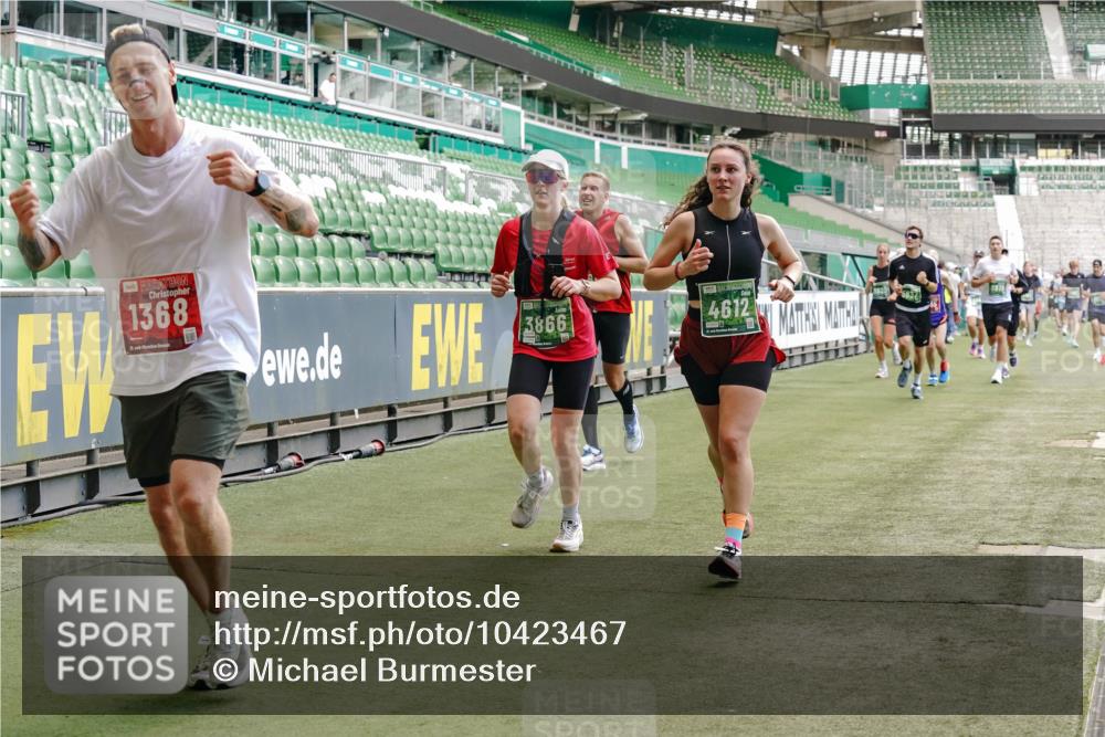 13.09.2026 - 21. swb-Marathon Bremen Michael Burmester http://msf.ph/oto/10423467 13.09.2026 13:00:30 Laufen im Stadion 135, 191, 232, 242, 260, 318, 342, 440, 651, 687, 745, 1080, 1166, 1209, 1368, 1493, 1494, 1516, 1650, 1861, 1935, 1963, 2088, 2210, 2289, 2293, 2306, 2322, 2370, 2409, 2427, 2481, 2485, 2490, 2491, 2517, 2560, 2561, 2570, 2627, 2658, 2686, 2700, 2708, 2781, 2806, 2827, 2899, 2906, 2914, 2953, 2961, 2967, 3015, 3076, 3105, 3124, 3145, 3168, 3173, 3190, 3273, 3354, 3375, 3385, 3480, 3516, 3524, 3526, 3531, 3642, 3652, 3729, 3774, 3855, 3856, 3861, 3930 meine-sportfotos.de