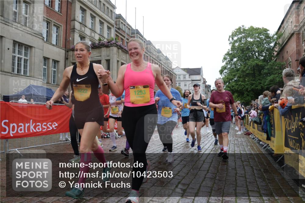 13.09.2026 - Kiel Lauf Yannick Fuchs http://msf.ph/oto/10423503 13.09.2026 10:58:50 Ziel 1521, 1729, 2156, 2265, 2307, 2473, 2559, 2896, 2994, 3943, 3944, 8059, 8348, 8841, 9306, 9313, 9387, 10969, 11087, 11699, 12223, 12520, 12659, 12694, 79, 91, 971, 1253, 1404, 1858, 1910, 1978, 2309, 2461, 2752, 2965, 3222, 3235, 3237, 3559, 3671, 3833, 3842, 4212, 4395, 4456, 5605, 5668, 5775, 6497, 6906, 7315, 7340, 7367, 7482, 7738, 7856, 7888, 7949, 8004, 8381, 8752, 8841, 9132, 9417, 9458, 9809, 9827, 9937, 10135, 10503, 10878, 11023, 12659, 12672, 724, 3480 meine-sportfotos.de