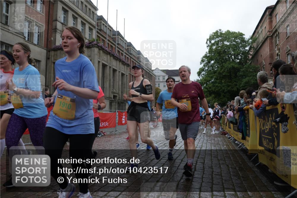 13.09.2026 - Kiel Lauf Yannick Fuchs http://msf.ph/oto/10423517 13.09.2026 10:58:51 Ziel 1094, 1521, 1729, 1990, 2156, 2265, 2307, 2473, 2559, 2896, 2994, 3943, 3944, 8059, 8348, 9306, 9313, 9387, 10969, 11087, 11699, 12223, 12520, 12694, 79, 91, 971, 1404, 1521, 1858, 1910, 1978, 2156, 2309, 2461, 2473, 2752, 2965, 3235, 3237, 3559, 3671, 3833, 3842, 4212, 4395, 4456, 5605, 5668, 5775, 6497, 6906, 7315, 7340, 7367, 7482, 7738, 7856, 7888, 7949, 8004, 8381, 8752, 8841, 9132, 9417, 9458, 9809, 9827, 9937, 10135, 10503, 10878, 11023, 12659, 12672, 724, 3480 meine-sportfotos.de