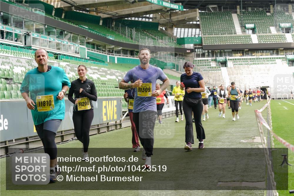 13.09.2026 - 21. swb-Marathon Bremen Michael Burmester http://msf.ph/oto/10423519 13.09.2026 10:46:30 Laufen im Stadion 10137, 10161, 10194, 10202, 10242, 10344, 10349, 10430, 10472, 10524, 10535, 10568, 10600, 10651, 10895, 10933, 10970, 10979, 11050, 11181, 11200, 11244, 11296, 11309, 11367, 11457, 11529, 11530, 11546, 11573, 11574, 11579, 11639, 11675, 11709, 11760, 11808, 11821, 12057, 12089, 12153, 12177, 12178, 12211, 12224, 12285, 12316, 12317, 12374, 12422, 12462, 12539, 10002, 10004, 10005, 10148, 10271, 10303, 10325, 10330, 10335, 10361, 10362, 10459, 10513 meine-sportfotos.de
